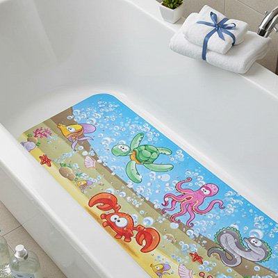 Tapis de bain bébé antidérapant à ventouses installé au fond d'une baignoire